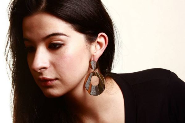 Brinco Dourado com Gliter